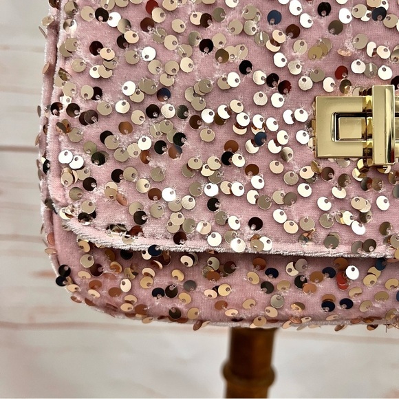NWT Linea Donna Iridescent Pink Sequin Velour Convertible Crossbody Clutch Bag - Picture 3 of 9